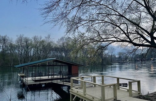 Swinging Bridge Village House | Family Friendly - Walk to Winkley Shoals and Dining - Five Minutes to Lake!