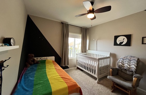 Thousand Oaks House | Family Friendly, Warm Retreat