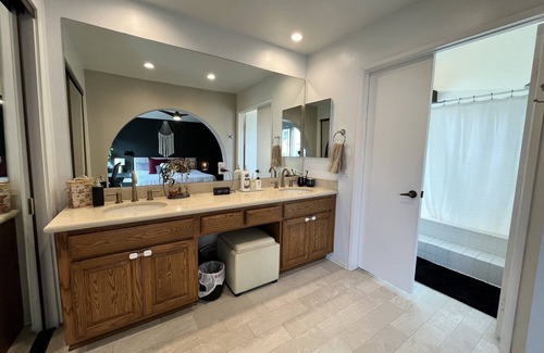 Thousand Oaks House | Family Friendly, Warm Retreat