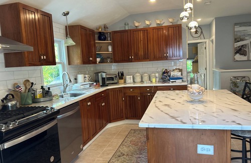 Sandwich House | Family friendly , walking distance local restaurants, ice cream, biking beach