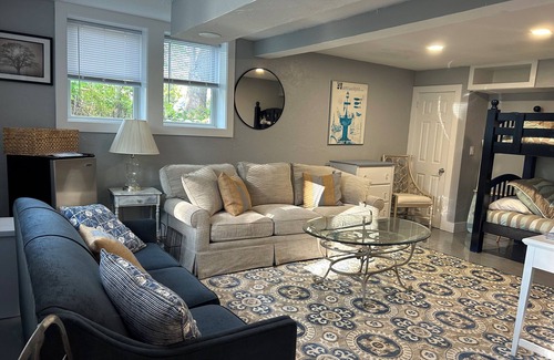 Sandwich House | Family friendly , walking distance local restaurants, ice cream, biking beach