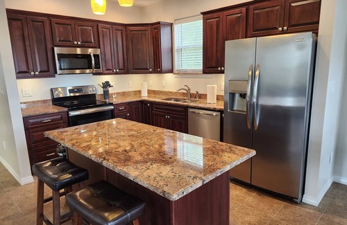 Waveland House | Family Friendly with a Great Outdoor Space/Bird Watcher's Paradise/Walk to Beach