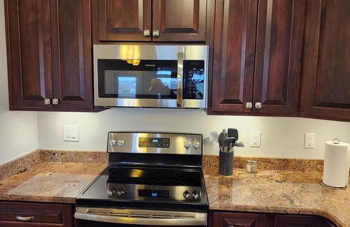 Waveland House | Family Friendly with a Great Outdoor Space/Bird Watcher's Paradise/Walk to Beach