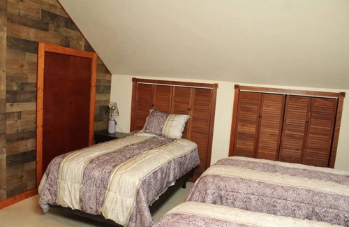 Dyckesville House | Family & Friends Getaway near Lambeau Field with Beautiful Bay View!n