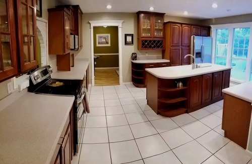 Conroe House | Family & Friends Home away from Home