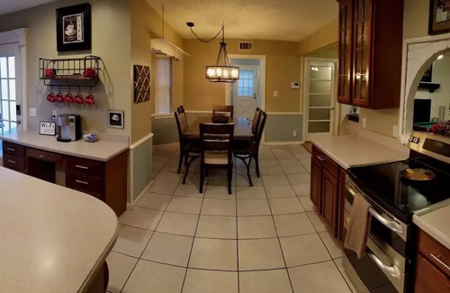 Conroe House | Family & Friends Home away from Home
