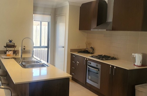 Truganina House | Family Fun - 25 min from CBD