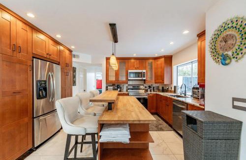 Provinces Master Community House | Family Fun 4-bedroom house House with Pool & Hot Tub & Game Room & Mini Golf in Chandler
