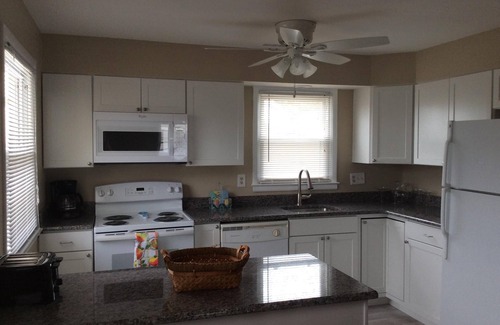 Southend Condo | Family Fun and Relaxation
