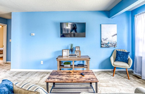 Buckroe Beach Apartment | Family Fun * Business * Pets * Private * min to Beach