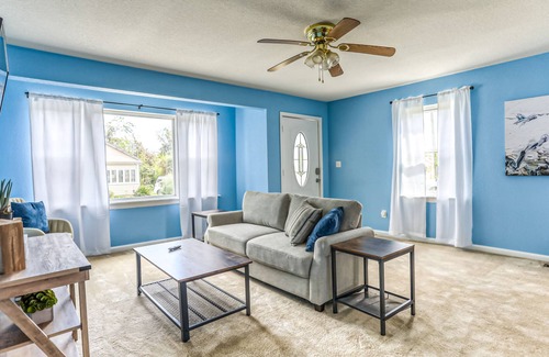 Buckroe Beach Apartment | Family Fun * Business * Pets * Private * min to Beach