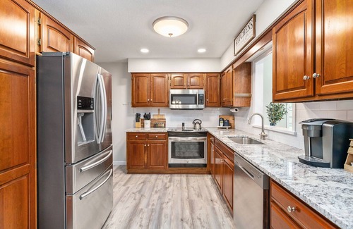 Stevensville House | Family Fun House: Hot Tub*Ping Pong*Nintendo*Fire