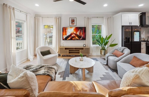 Scottdale House | Family FUN! Kids Playroom, Game Room, Dogs OK