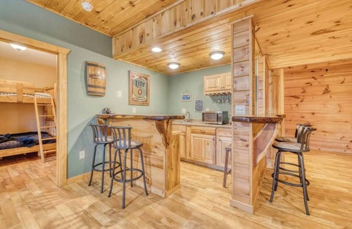 My Mountain Cabin | *Family FUN Lodge*Sleep 16|Game Rm|FirePit