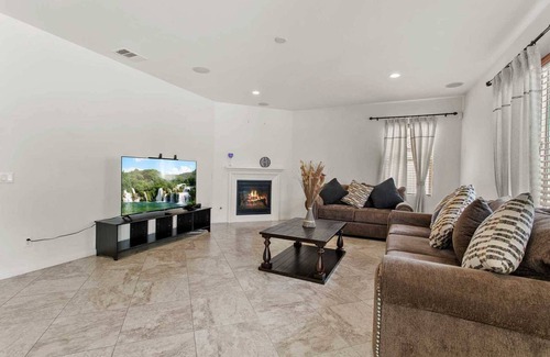 Eastvale House | Family Fun on Leighton