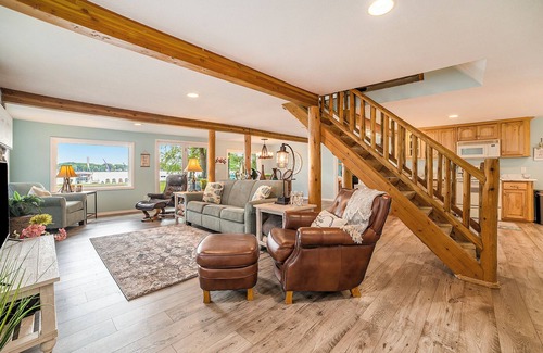 Gaylord House | Family Fun on Otsego Lake - HUGE yard, kayaks, paddleboards, zip line and more!