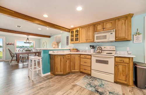 Gaylord House | Family Fun on Otsego Lake - HUGE yard, kayaks, paddleboards, zip line and more!