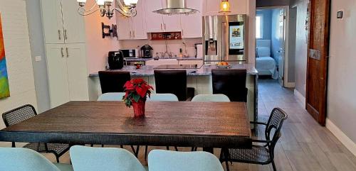 Cutler Bay Apartment | Family Getaway 3-bedroom Private Duplex House parking WiFi BBQ GRILL pet-friendly