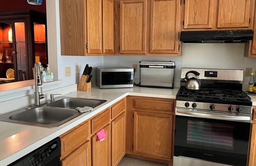 Harrisburg House | Family Getaway 3BR near Hershey & Harrisburg Modern Comforts, Free Parking