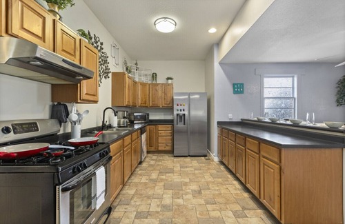 Loveland House | Family Getaway | Games & Dog Friendly Fenced Yard