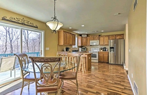 Bushkill House | Family getaway in the Poconos