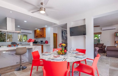 Akumal Condo | Family getaway in this charming townhouse just steps away from Yal Ku Laggon!