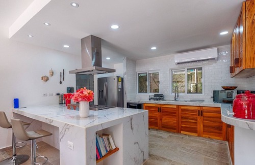 Akumal Condo | Family getaway in this charming townhouse just steps away from Yal Ku Laggon!