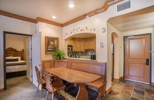 Midway Villa | Family Getaway~Pool, Tubing, Skiing, & Ice Castles Villa 1065-2