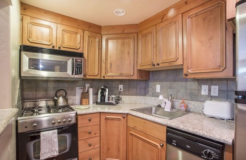 Midway Villa | Family Getaway~Pool, Tubing, Skiing, & Ice Castles Villa 1065-2