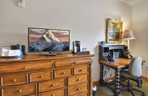 Midway Villa | Family Getaway~Pool, Tubing, Skiing, & Ice Castles Villa 1065-2