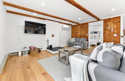 Vineyard Haven House | Family Getaway Walkable to Town