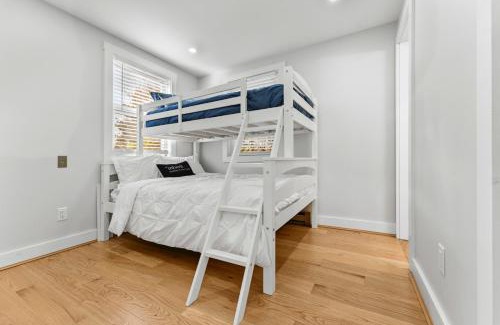 Vineyard Haven House | Family Getaway Walkable to Town