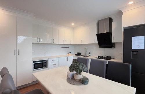 Sunnybank Hills Villa | Family Haven in Sunnybank with 2BR 2Bath 3 Beds