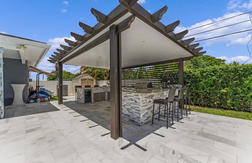 Pembroke Pines House | Family Haven, Modern heated Pool & Grill!