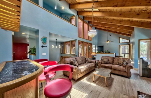 Montgomery Estates House | Family Hiker’s Haven: Forested 3BR Pets
