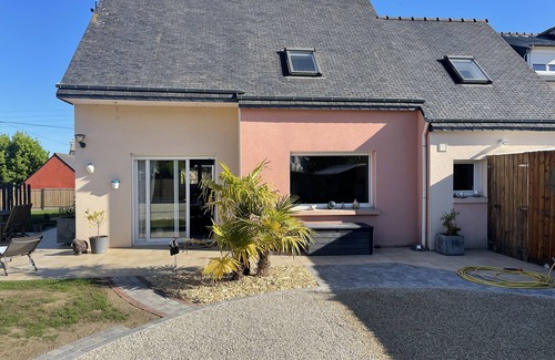 Etables-sur-Mer House | Family home with garden and large terrace