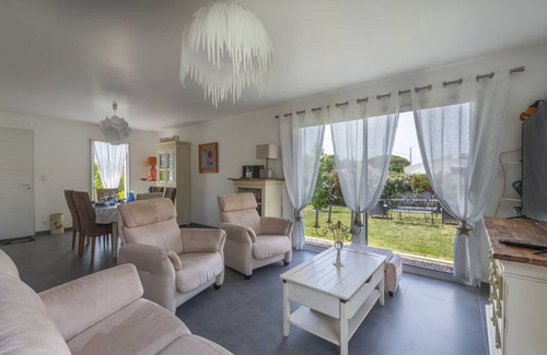 Talmont-Saint-Hilaire House | Family house with garden and terrace 5 minutes from Veillon beach