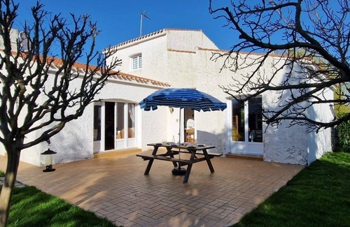 Talmont-Saint-Hilaire House | Family home for 6 to 10 people, enclosed garden with trees