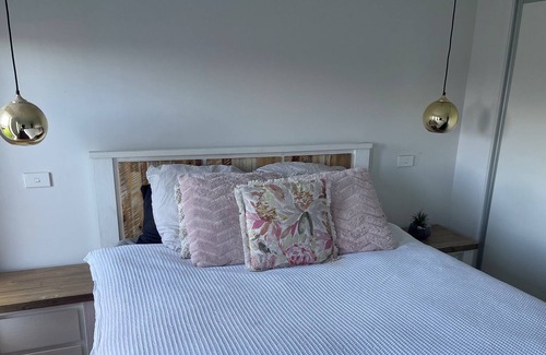 Pyes Pa House | Family Home, 3 Minutes to Mall, Cinema and Restaurants lake Walks,5mins to Mount