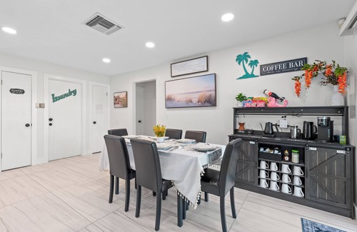 Riviera Beach House | Family Home, 4 Miles to Beach, Near Airport, walk to Rapids Water Park, Cacti Park sports tournaments