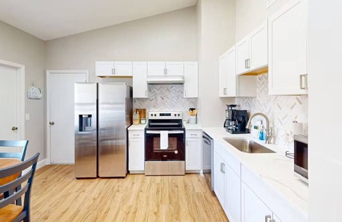 Whitemarsh Island House | Family Home between Downtown & Tybee - BR/2BA Home, Sleeps 6