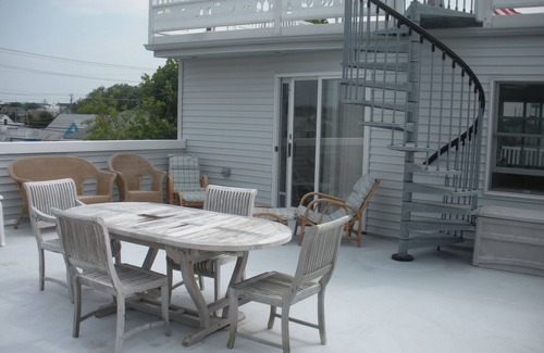 Surf City House | Family Home between Ocean and Children's Bay Beach