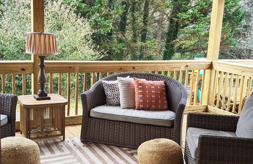 Opelika House | Family home blocks from Downtown Opelika & less than 10 miles from Auburn campus