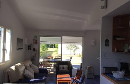 Le Chateau-d'Oleron House | Family home on large wooded lot