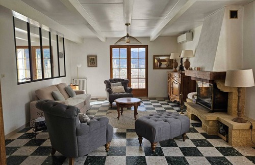 Montbrun-les-Bains House | Family home in village center with private garden