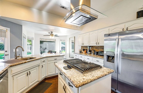 Greenacres House | Family Home in Bakersfield w/Zip Line