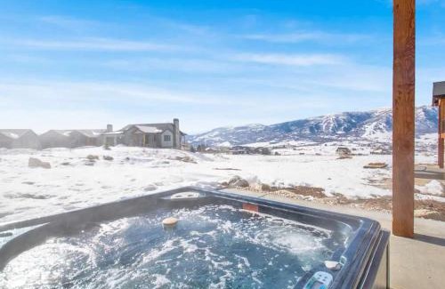 Wolf Creek House | Family Home in Eden w Hot Tub and Gym