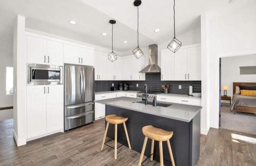 Wolf Creek House | Family Home in Eden w Hot Tub and Gym