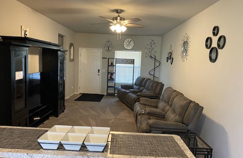 Newcastle House | Family Home in Small Country Town 15 min from OKC