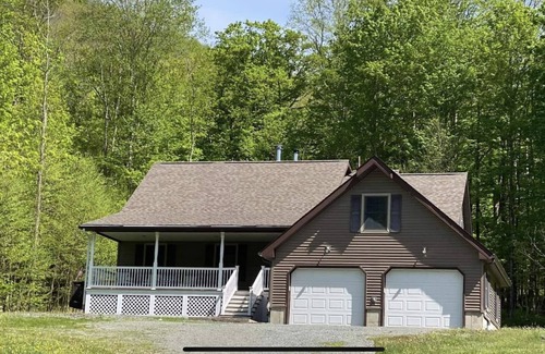 Roscoe House | Family Home located near Beaverkill Covered Bridge